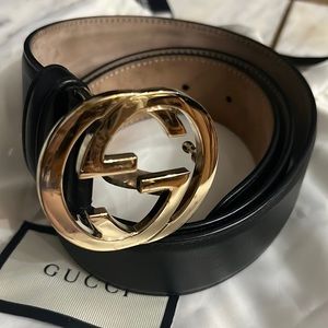 Authentic Gucci Belt in gold buckle and black leather band